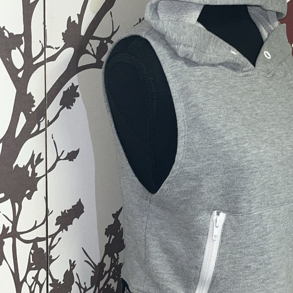 INFINITE PERFORMANCE BRKLYN S Grey Pullover Sleeveless Hooded w/Pocket NWOT $30 - Picture 7 of 13